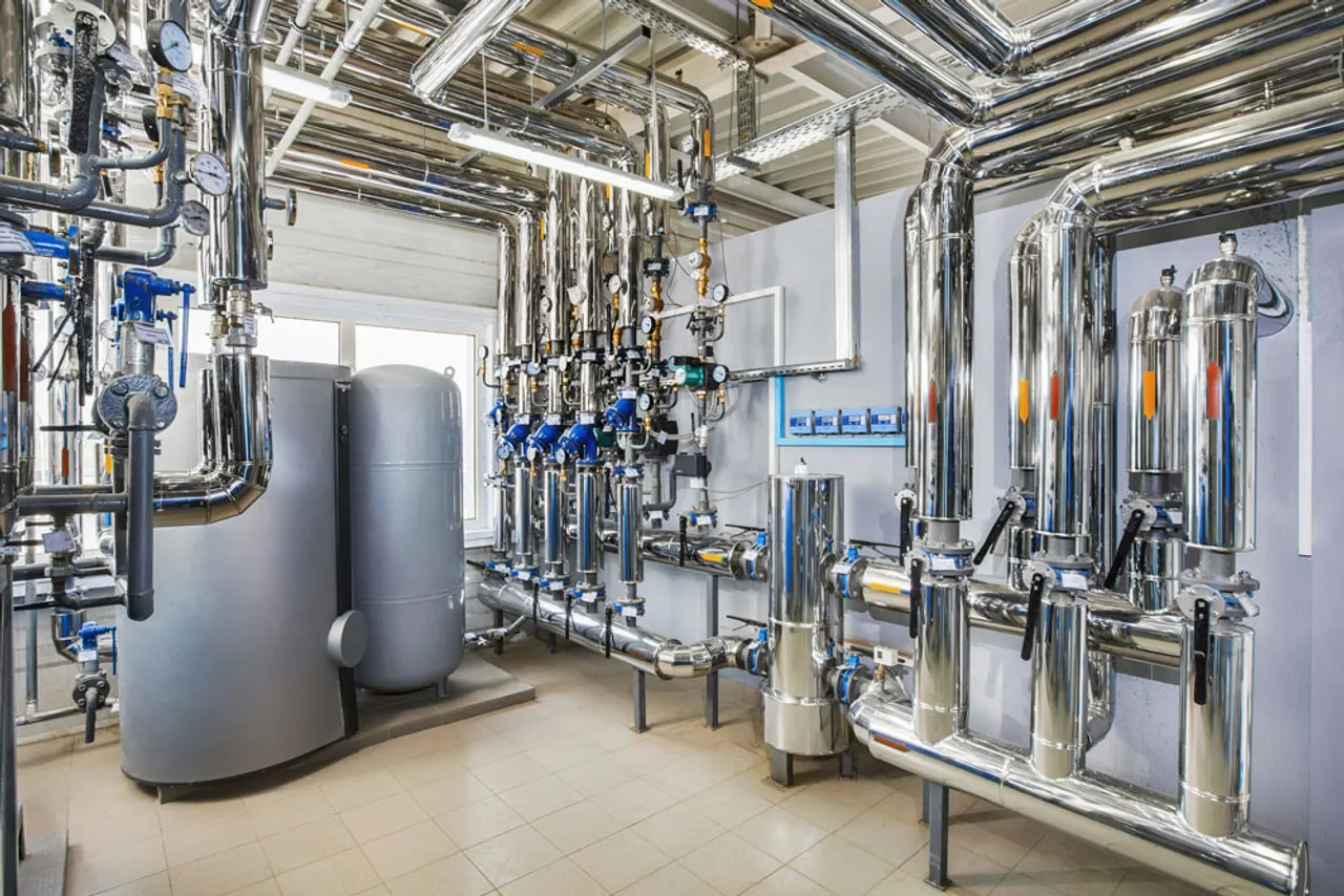 Rose Plumbing commercial plumbing services Columbus, Ohio - professional plumber working in commercial building